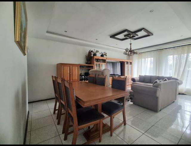 4 BEDROOM HOUSE FOR SALE IN ISIPINGO HILLS